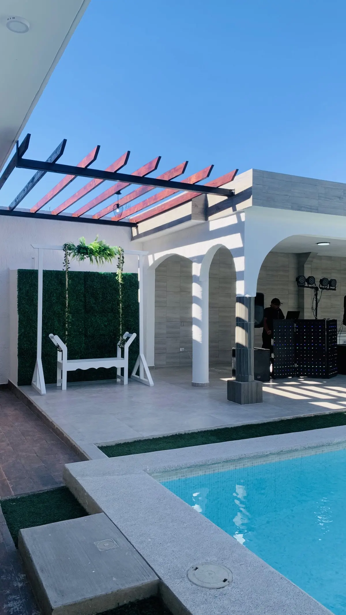 SALON LOS LAURELES — foto 2 de 3
