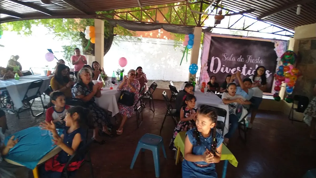 Sala de Fiestas Divertidos — foto 2 de 3