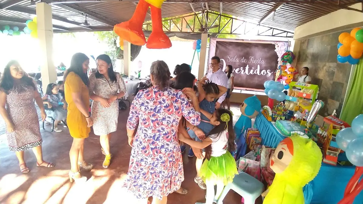 Sala de Fiestas Divertidos — foto 3 de 3