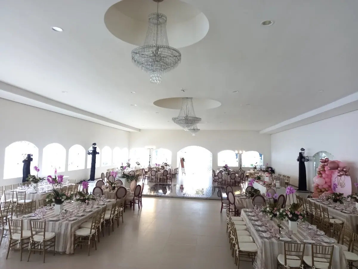 Salon Del Bosque