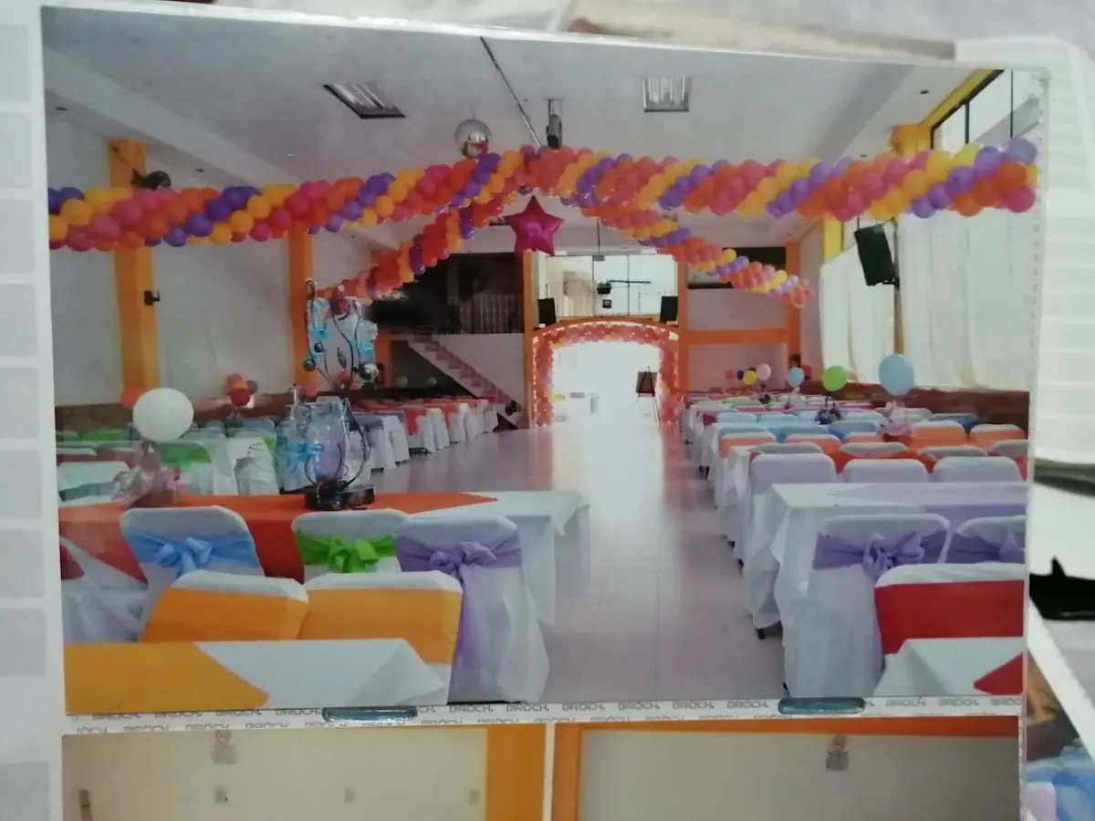 SALON ROJAS