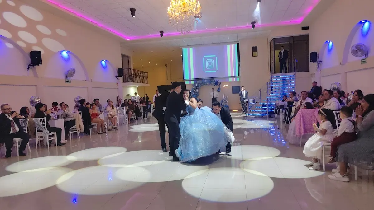 Organizadora DM Bodas y XV Años Academia de baile y Servicios para eventos