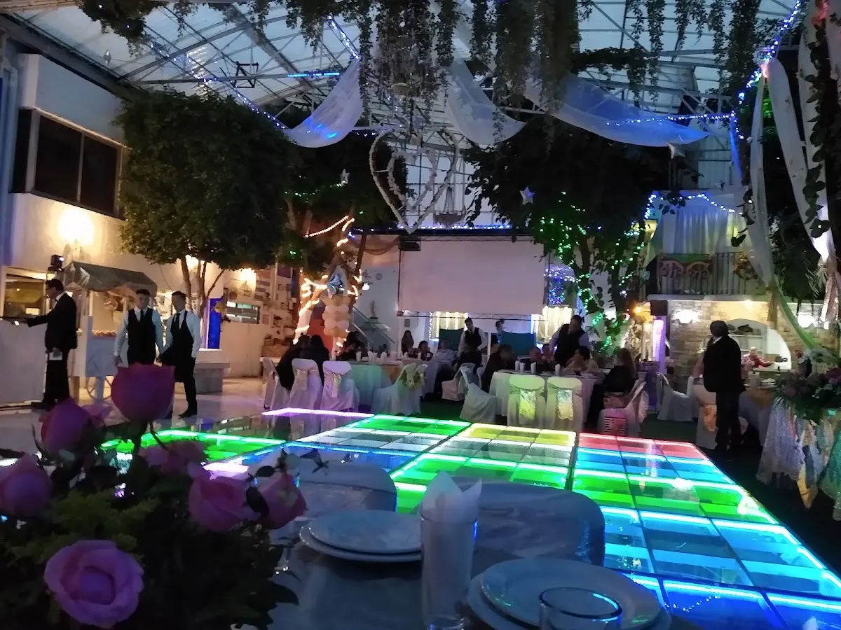 Salón Jardín Los Pavorreales