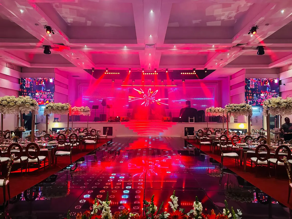 Salón Paris Rouge