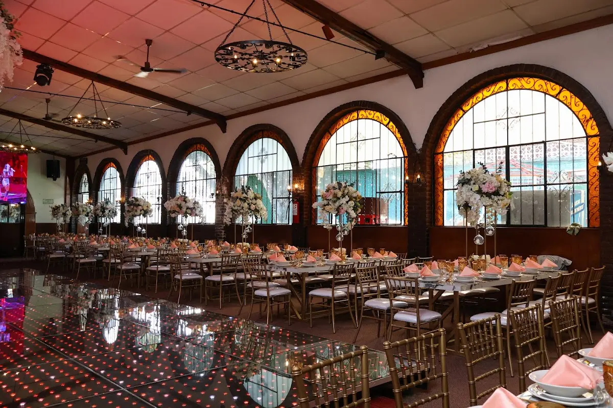 HACIENDA & JARDIN DE EVENTOS " VERSALLES "