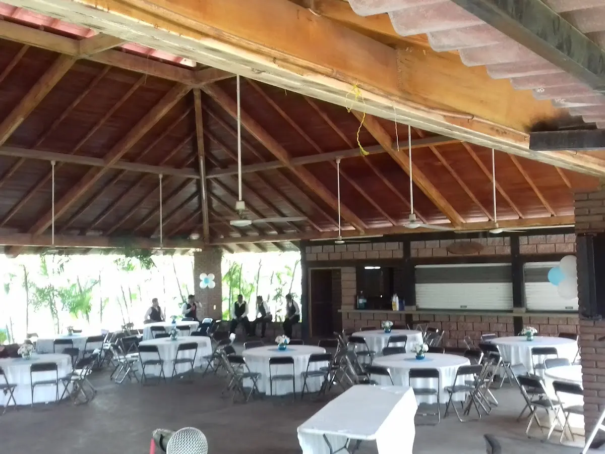 Salon De Eventos El Reventon 2