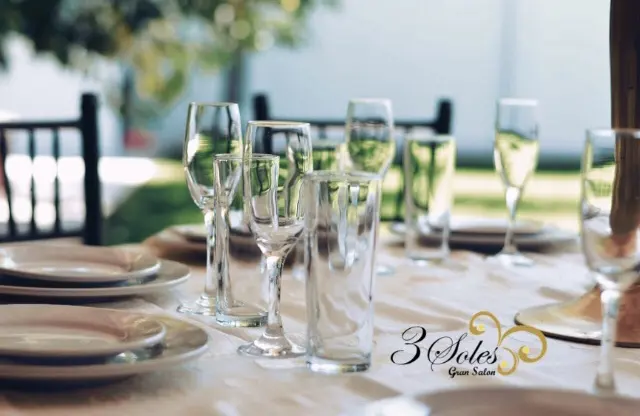 GRAN SALÓN TRES SOLES
