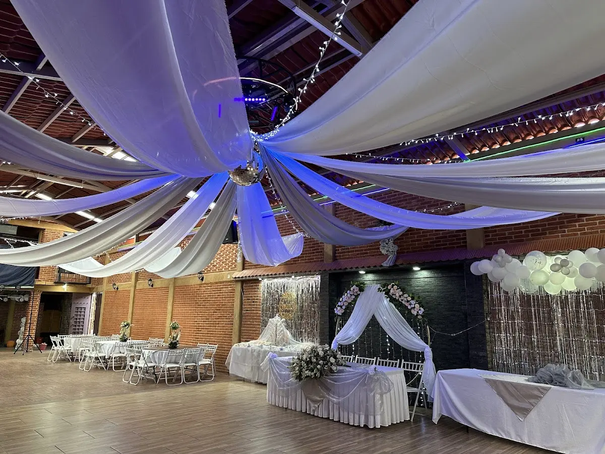 Salón de eventos sociales “Quetzal”
