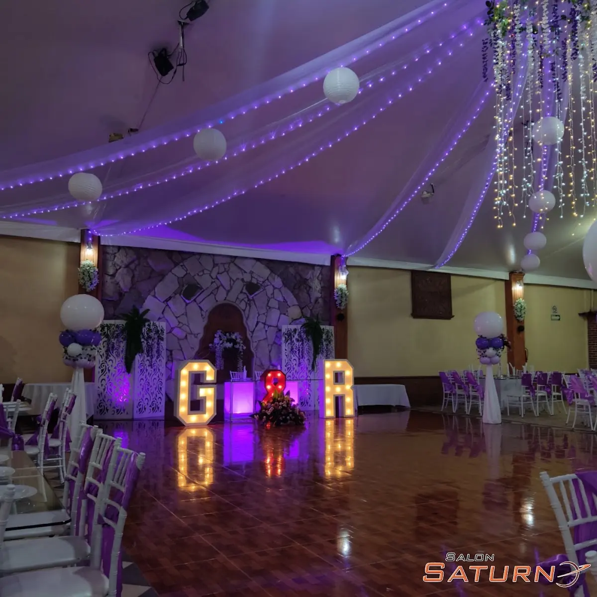 Salon Saturno