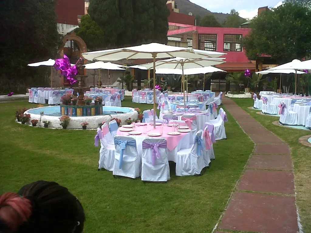 "LOS CIPRESES" JARDÍN - SALÓN