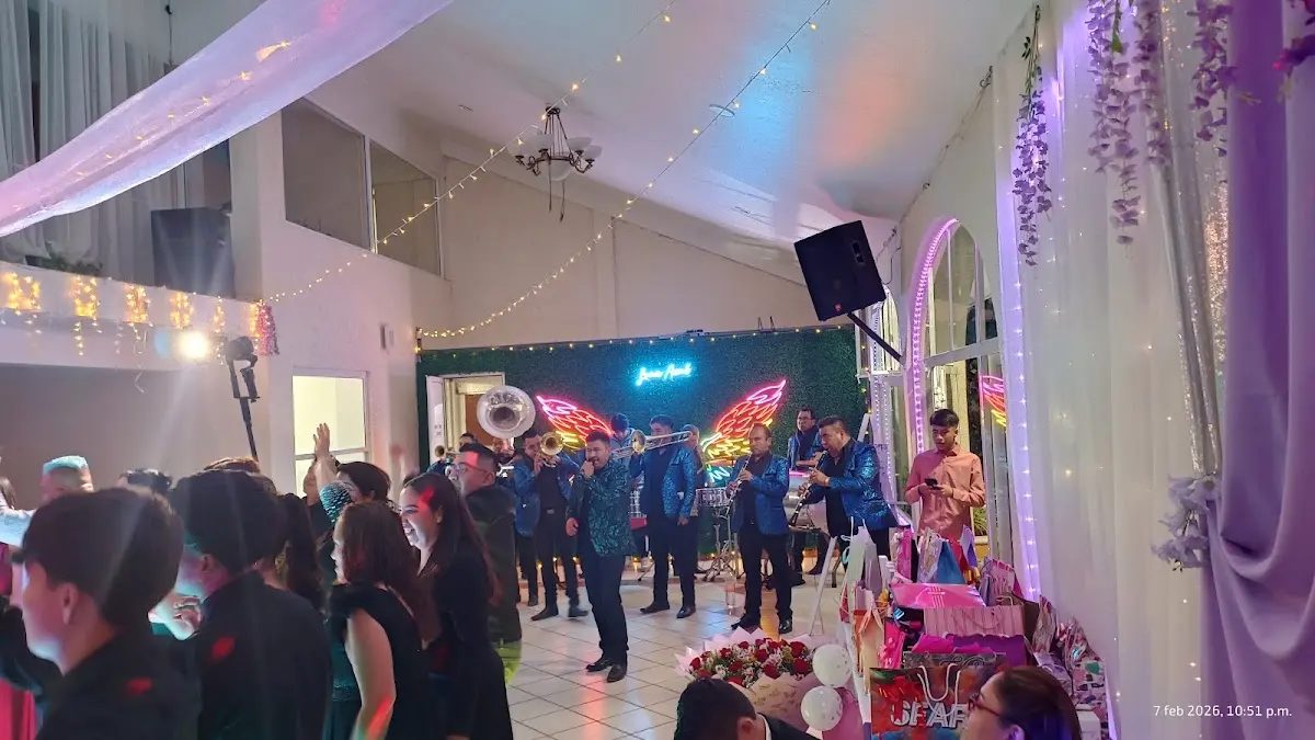 SALÓN Y JARDIN LUNA AZUL