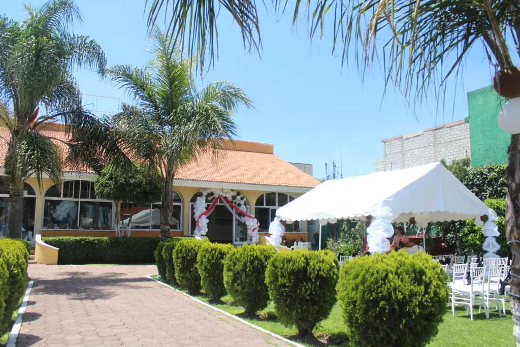 SALÓN Y JARDIN LUNA AZUL