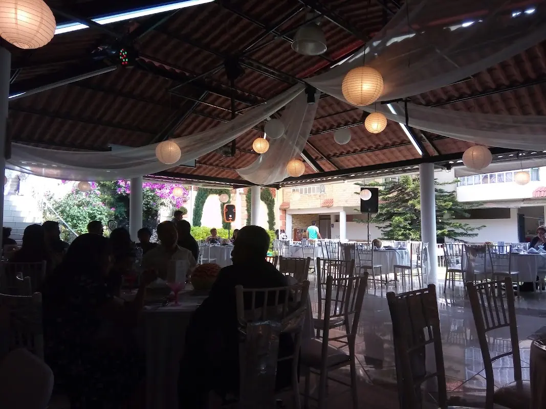 Jardin De Eventos Los Cisnes