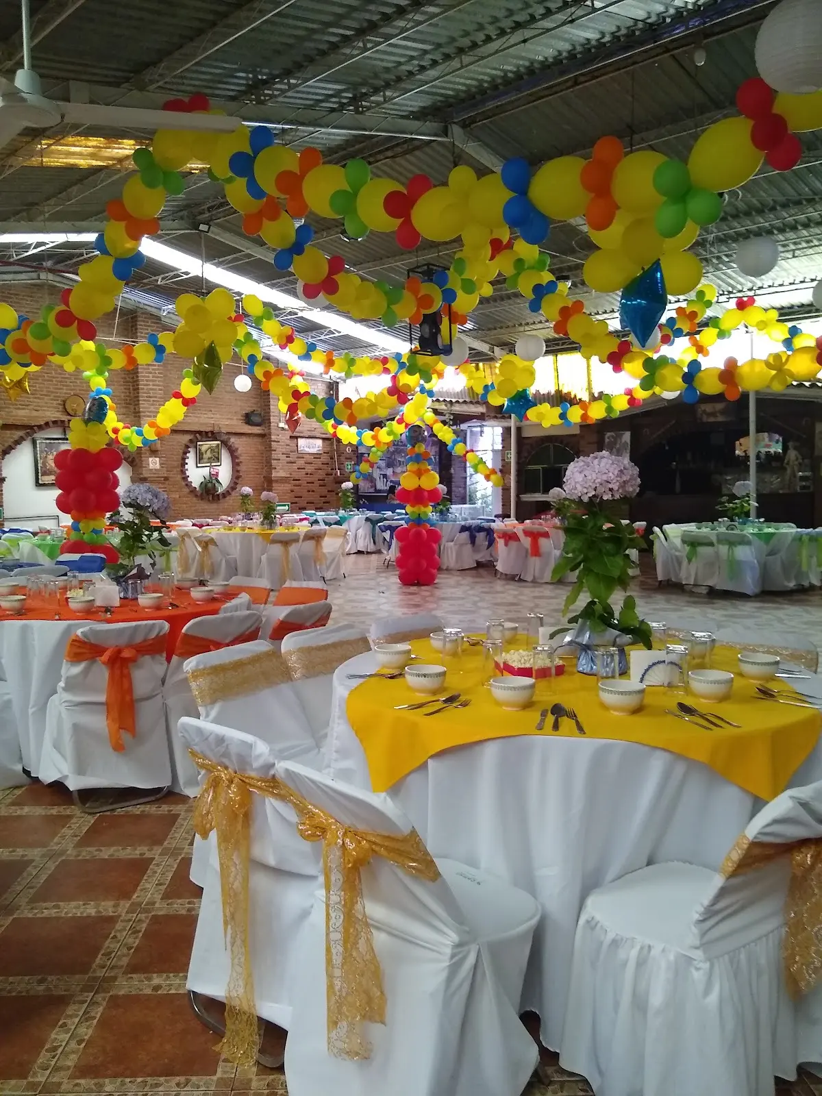 Salon Los Arcos Los Reyes