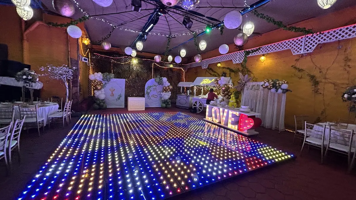 Salon Evelyn terraza jardín