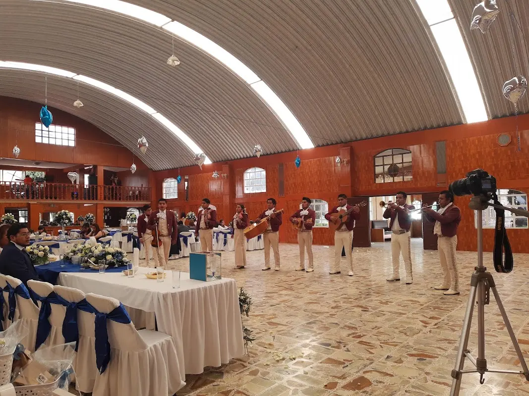 Salon de Eventos Especiales "Los Pinos"