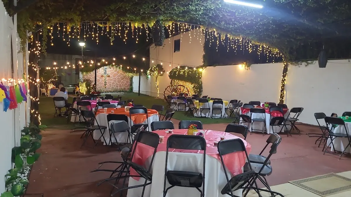 Jardín De Fiestas La Carreta