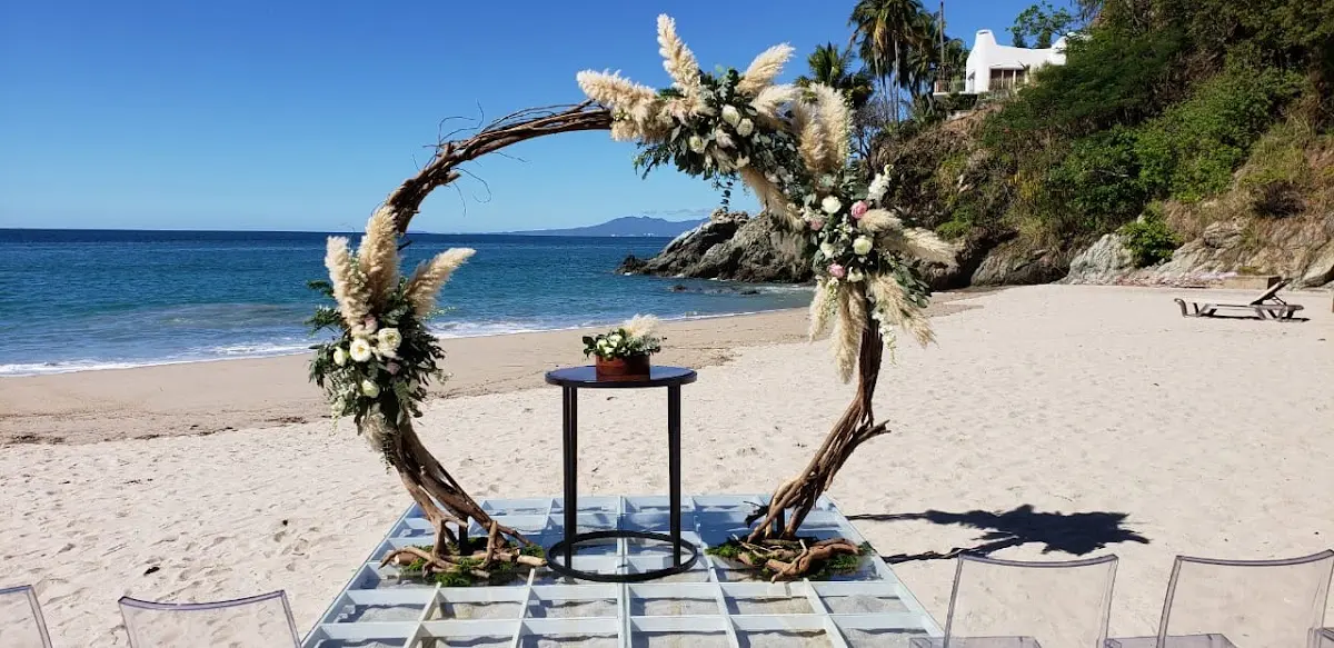 Lucimar Eventos, renta de mobiliario y floristería en Vallarta