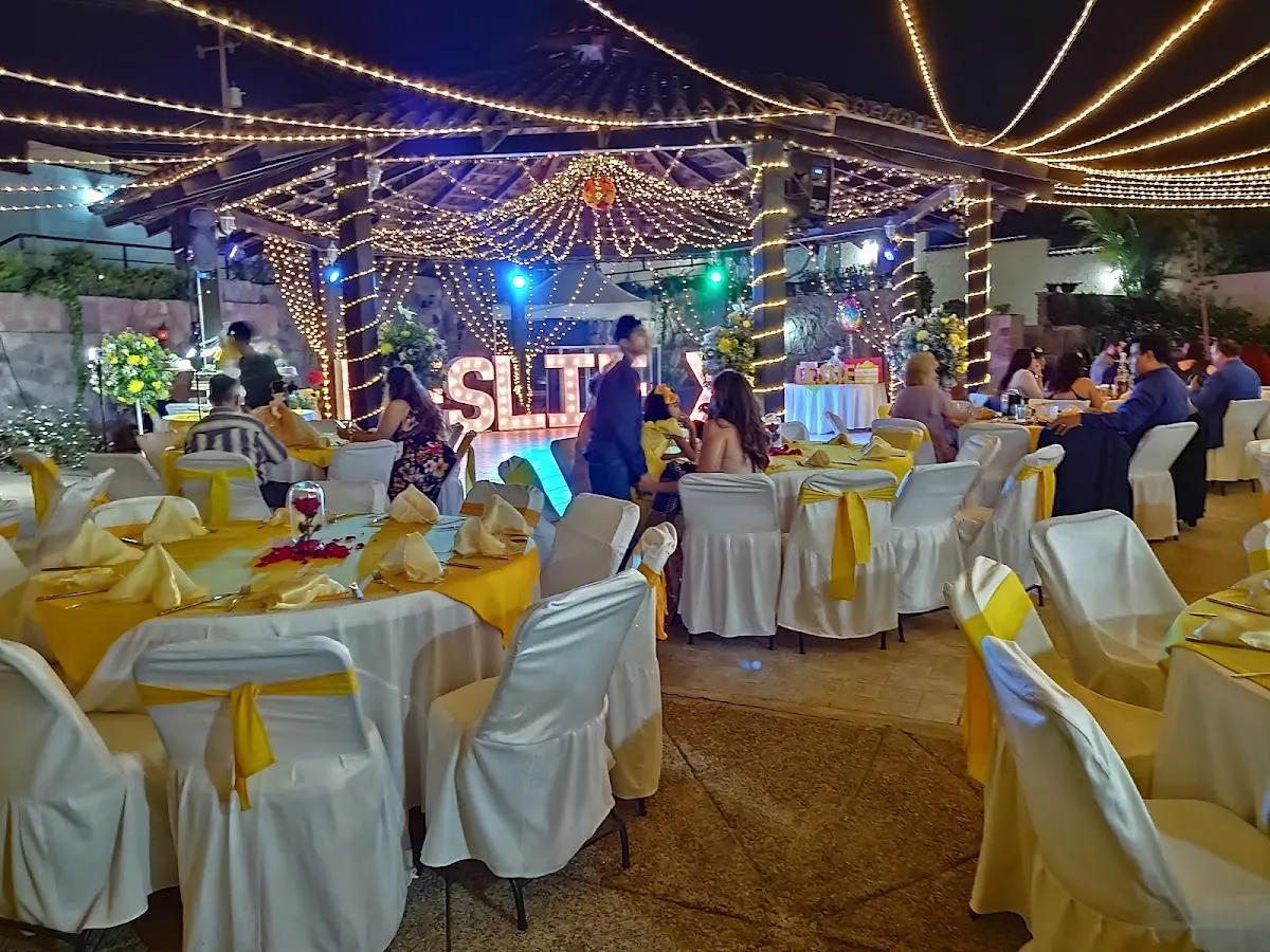 Salón Jardín De Piedra