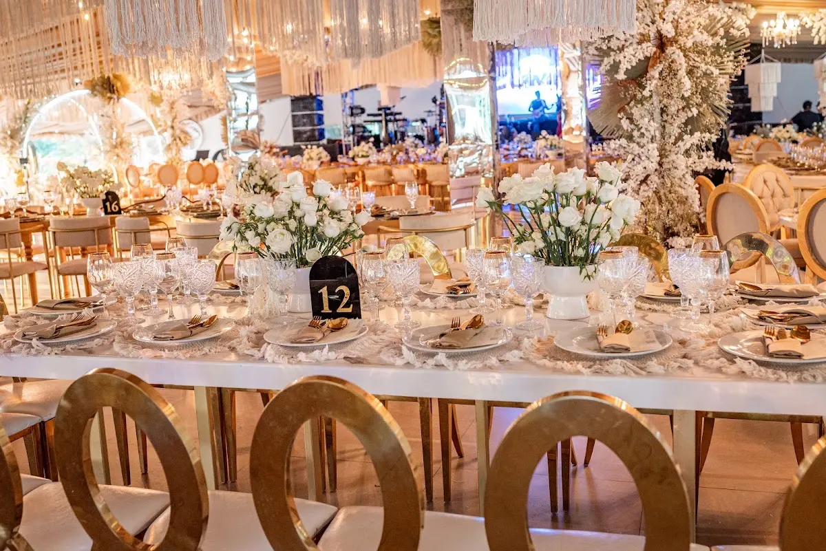 Deluxe Weddings + Events