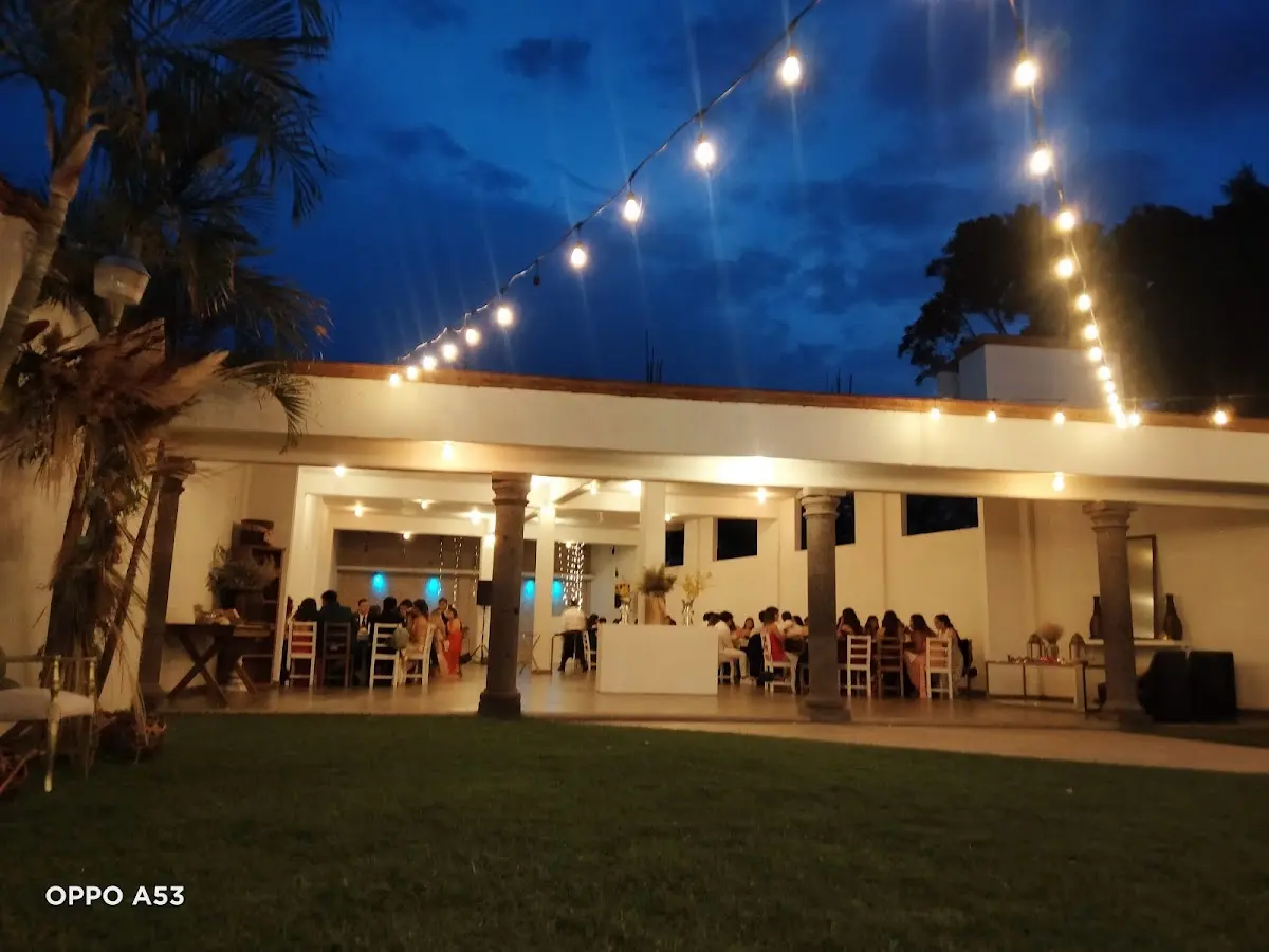 JARDÍN "LAS DALIAS"