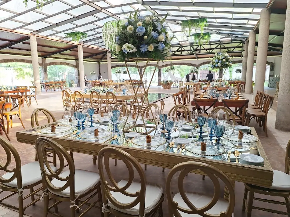 Santa Isabel Salón Jardín