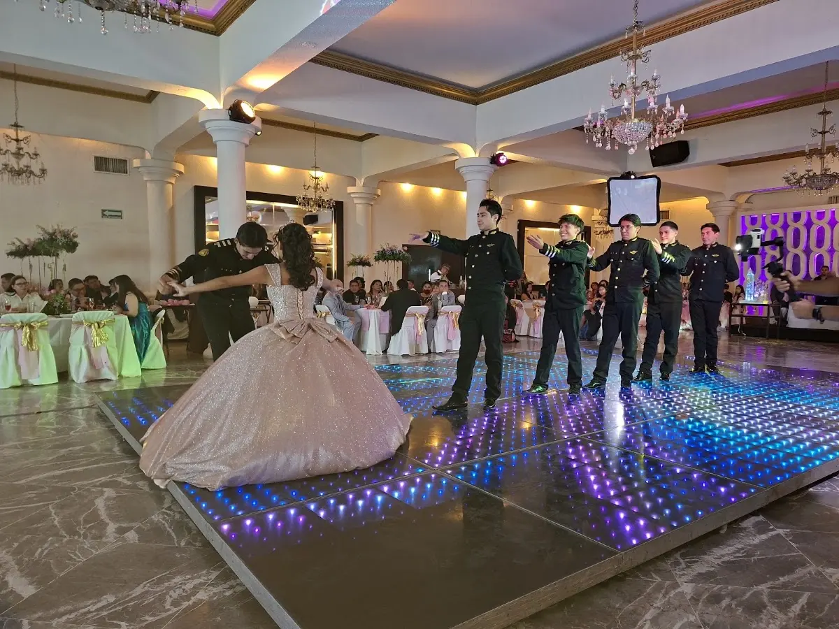 Salón Ardizana: Grupo Santa Rosa