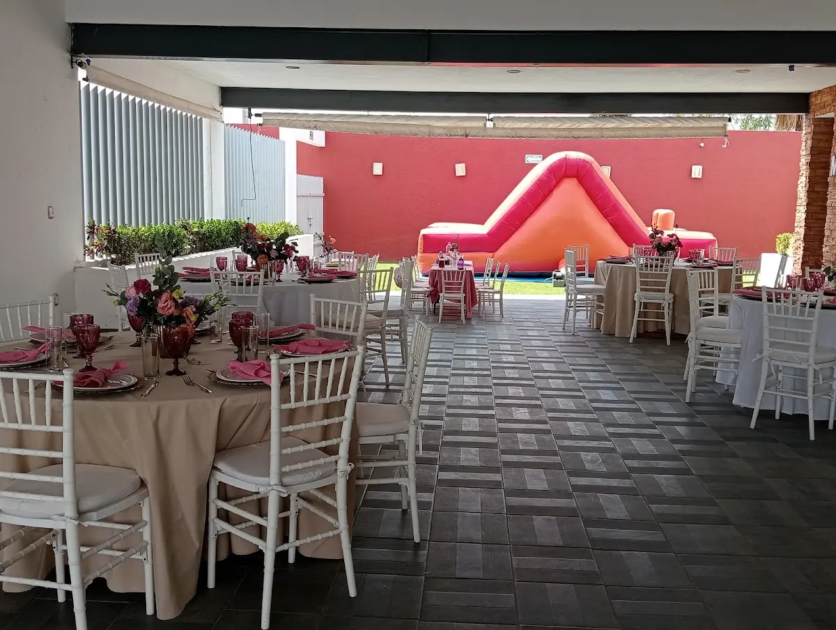 Salón Mediterráneo hoteles cerca