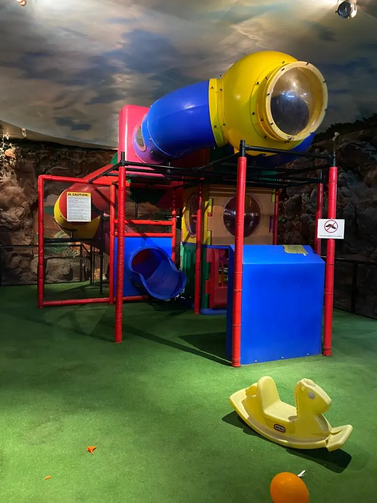 Salón Dinos Y Squash