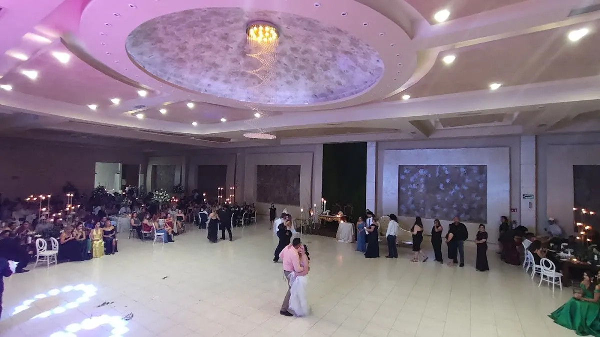 Dyamond Salon