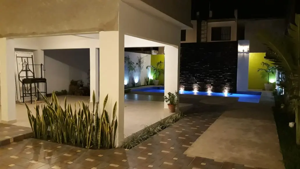 Jardín de eventos y alberca Colibrí