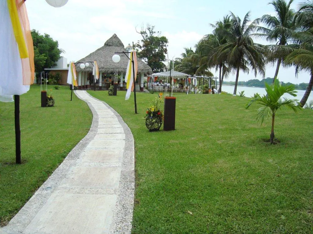 Salón y Jardín de Eventos "Palapa Tu Atardecer"
